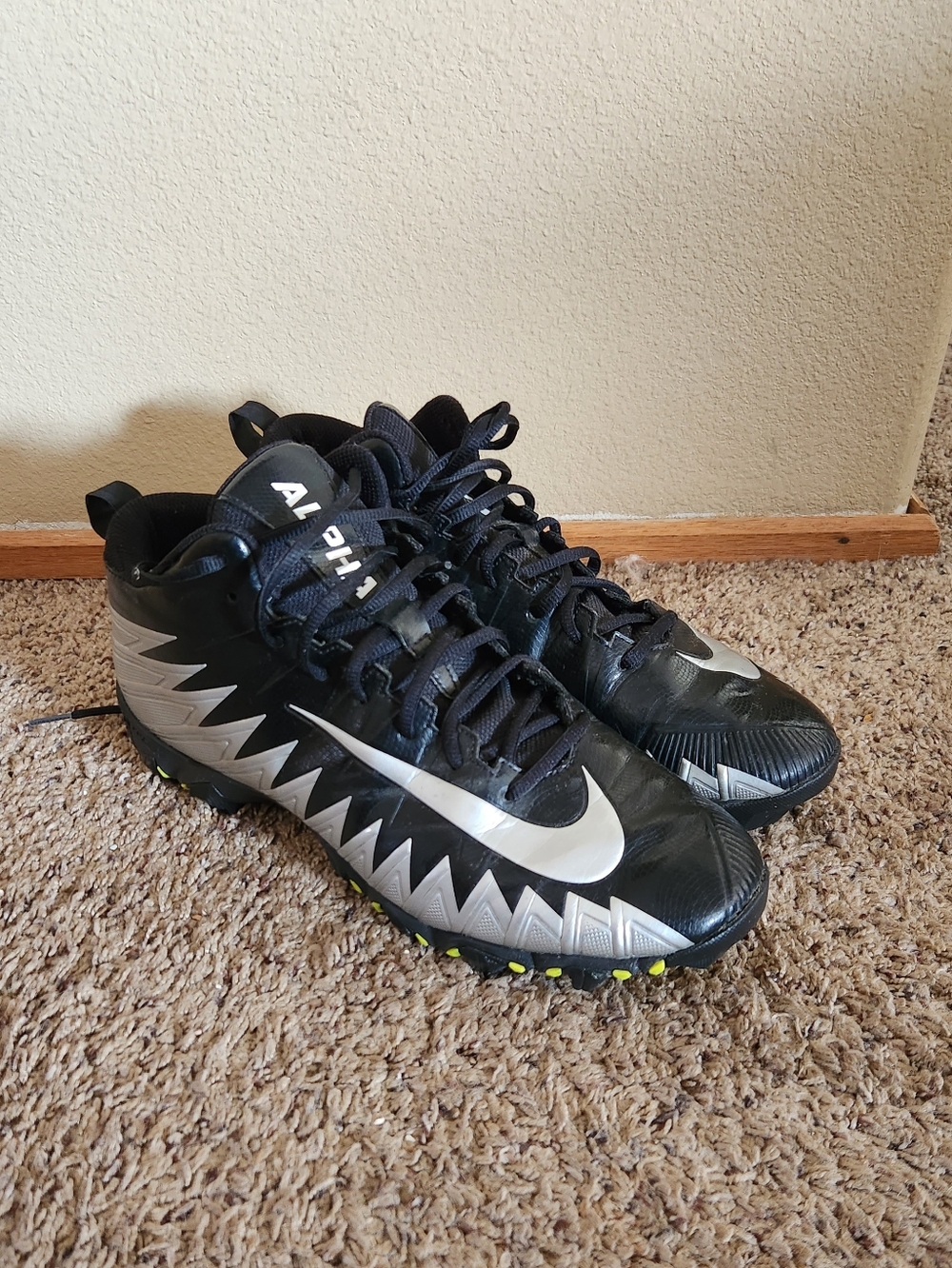 Nike Black & Silver Football Cleats Size 11 Mens